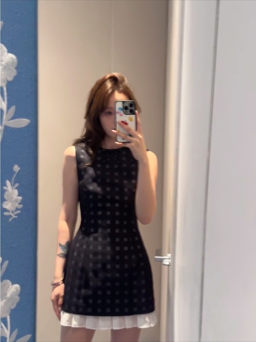 Shushutong Sleeveless Black Checked Mini Dress with white Hem